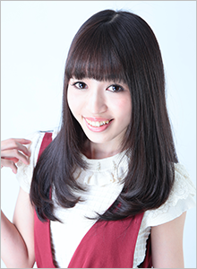 声優、吉成由貴さんのバストアップ写真